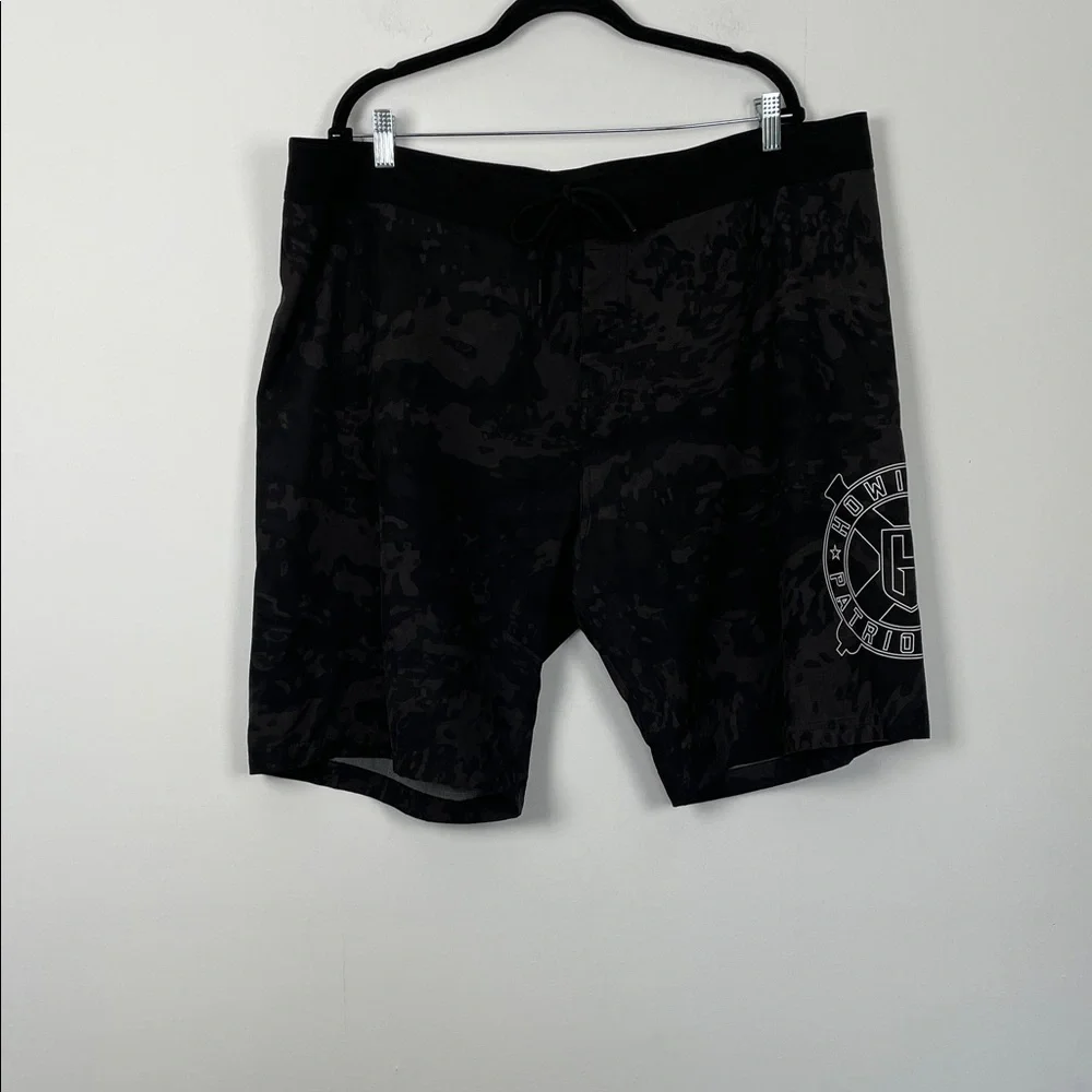 Howitzer Men's 40 Black Camo Drawstring Resort Vacation Logo Swim Board Shorts